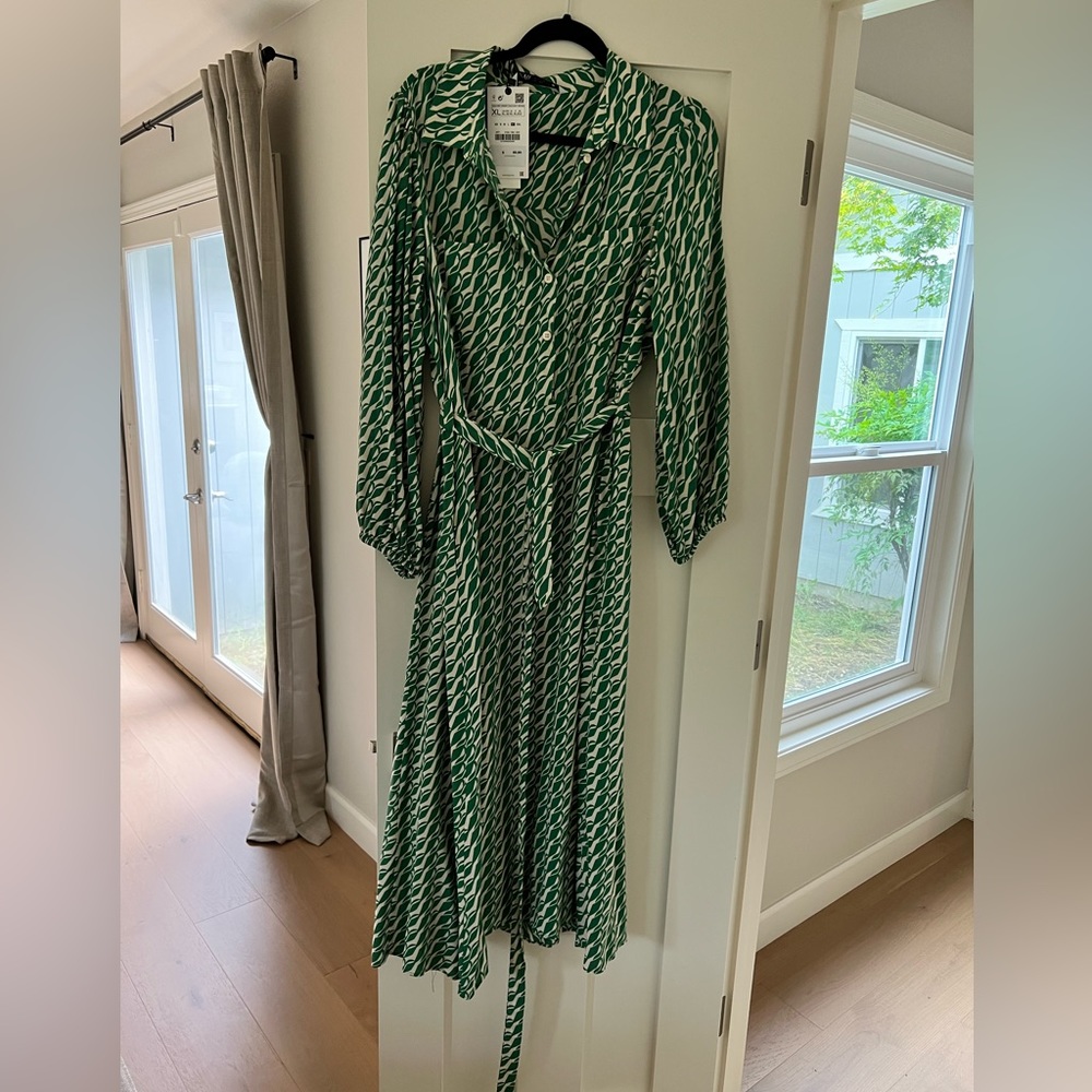 NWT Zara Geometric MIDI Dress in Green and Cream